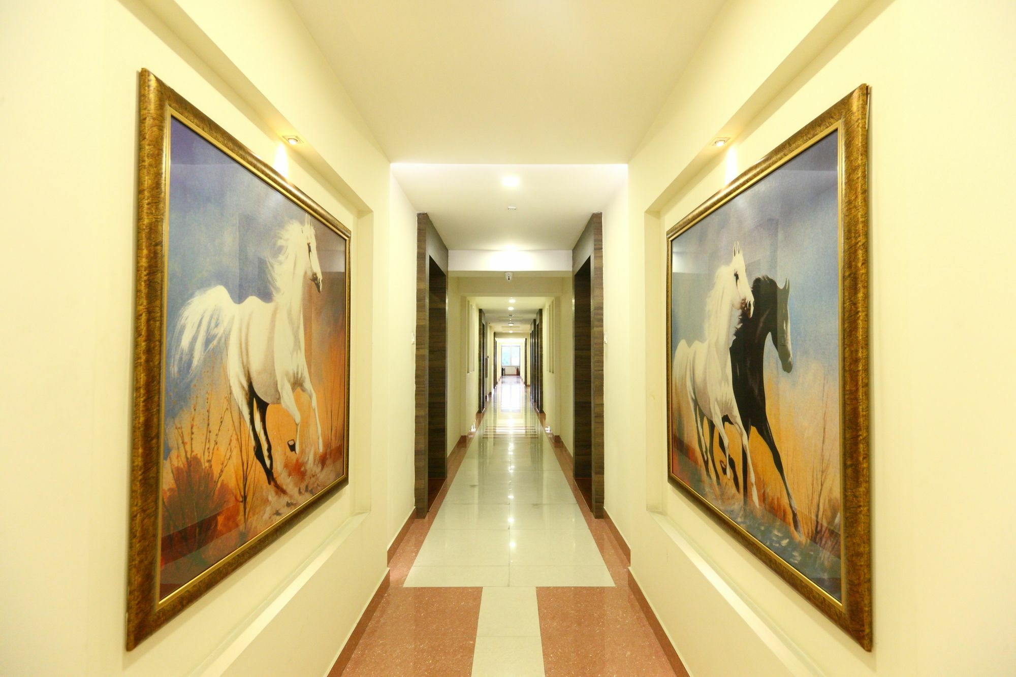 Hotel Fabhotel Prime Adore Residency 2*
